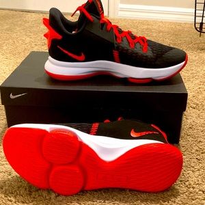 Nike lebrons witness 5 size 11.5